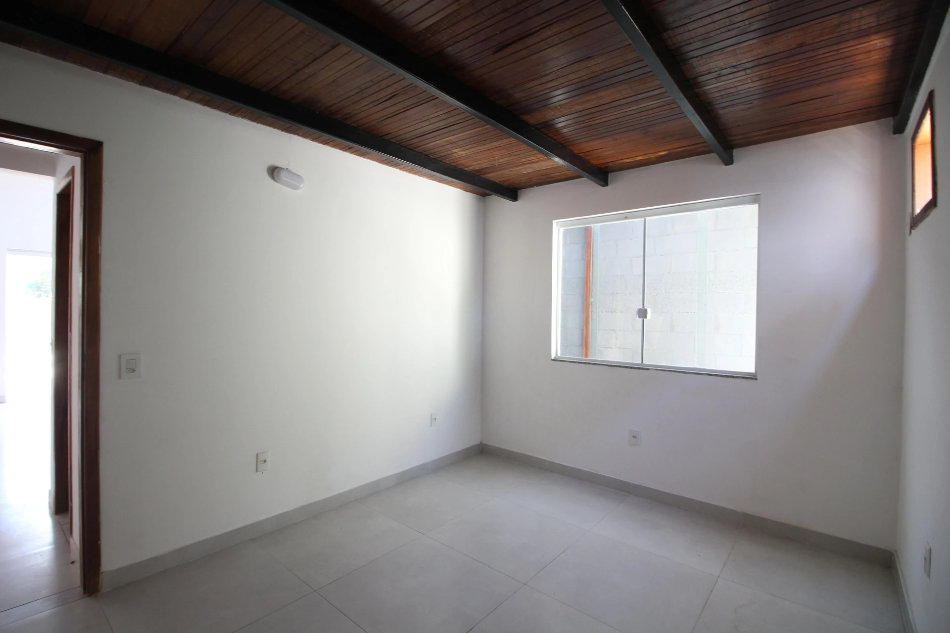 House with 4 bedrooms, 2 bathrooms and private garden — photo 29