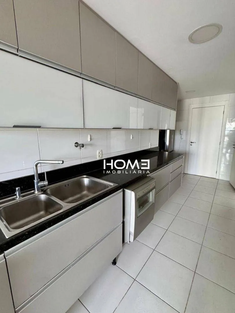 Home office in a 3-bedroom apartment, 155 m² — photo 2
