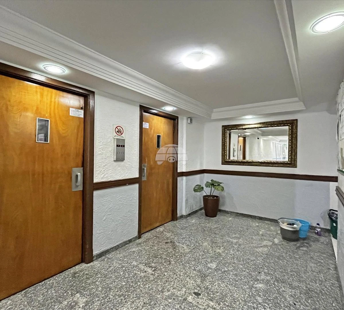 Departamento con piso de madera o laminado en Curitiba — photo 8