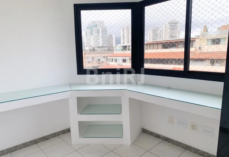 3-bedroom apartment in a building with a pool — photo 54