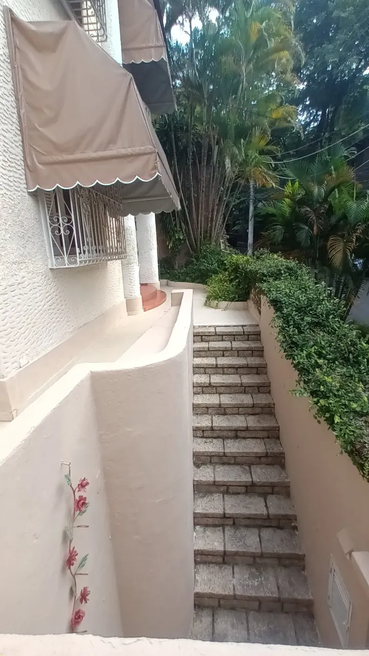 House with 5 bedrooms and 3 bathrooms plus a balcony grill — photo 9