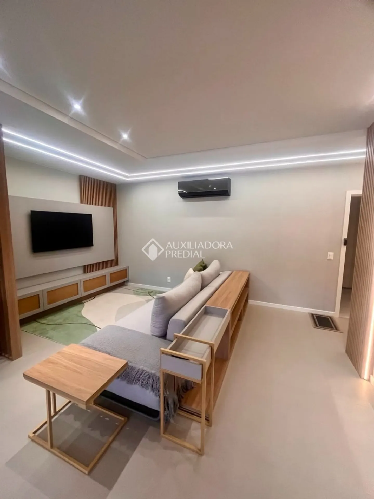 Furnished 92 m² apartment with balcony and 2 parking spots — photo 10