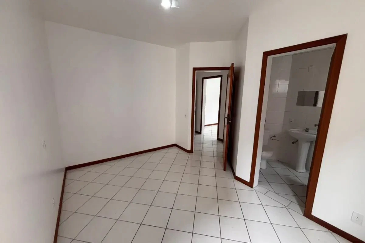 3-bedroom apartment, 1 with its own bathroom, 85 m² — photo 15