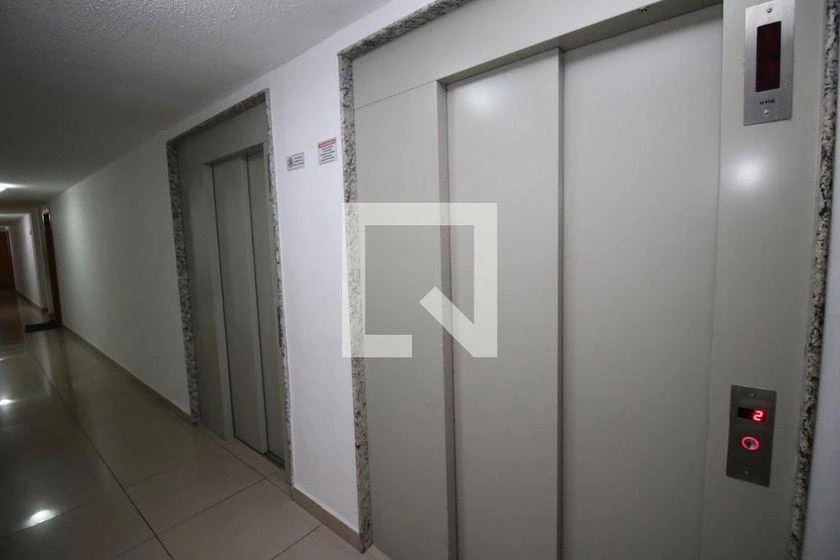 2-bedroom apartment in a building with a gym — photo 9