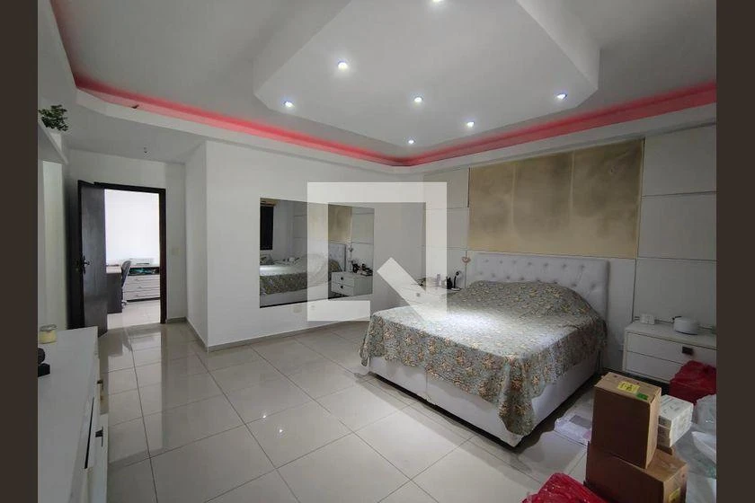 Furnished house with 5 bedrooms and 631 m² — photo 40