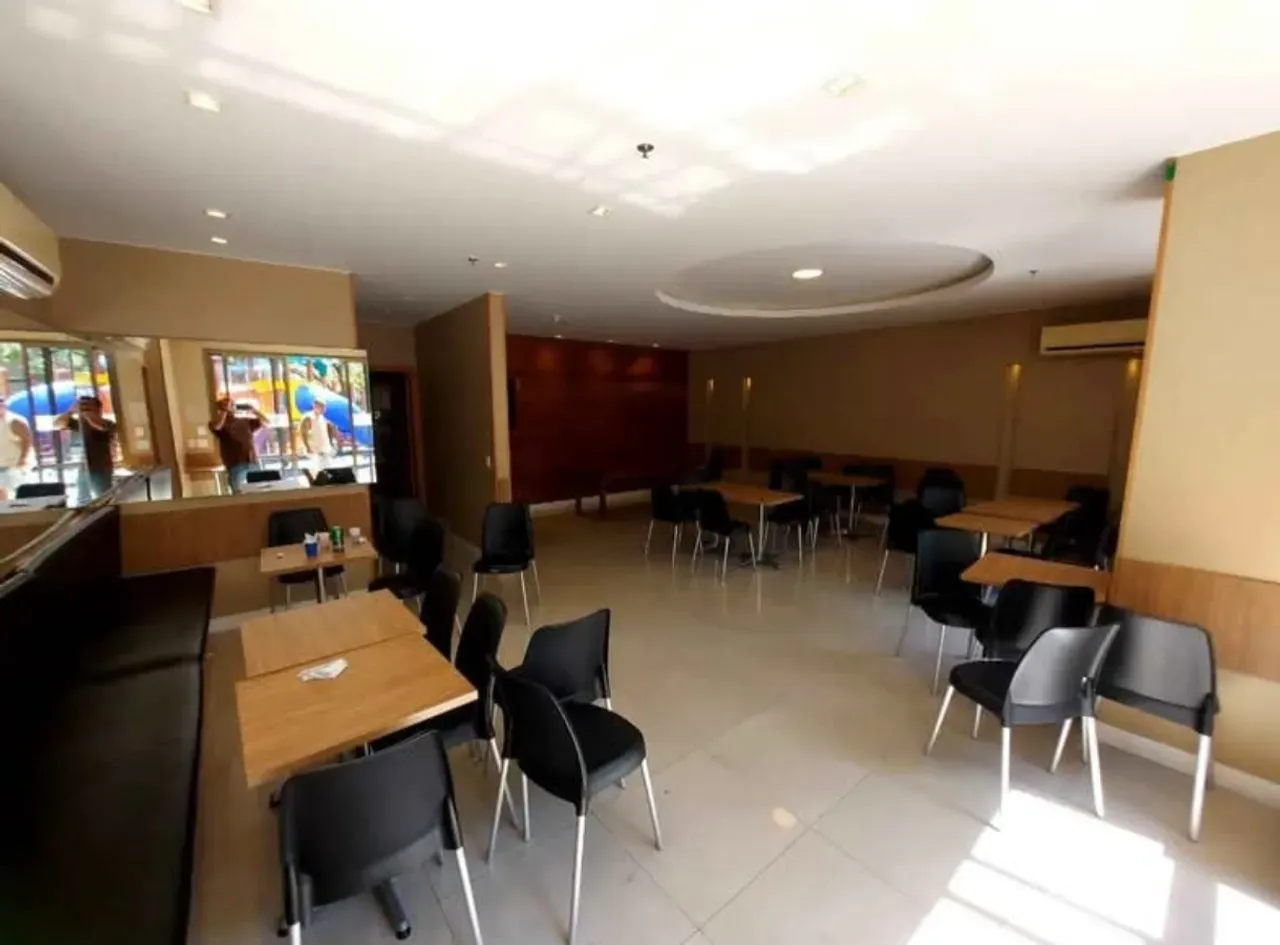 Furnished 2-bedroom apartment with en-suite and parking — photo 50