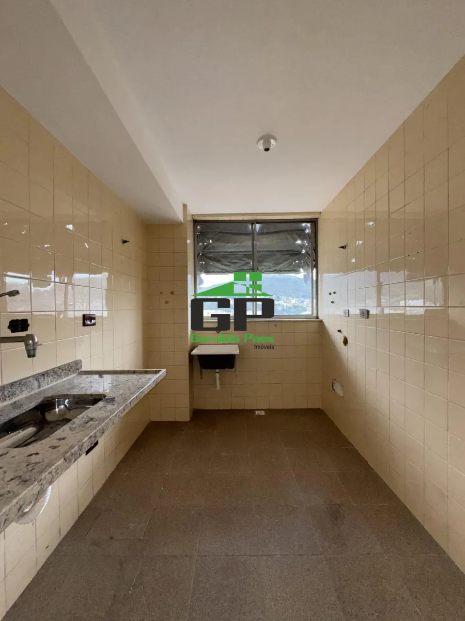 Apartment with 2 bedrooms, balcony and 1 parking spot — photo 9