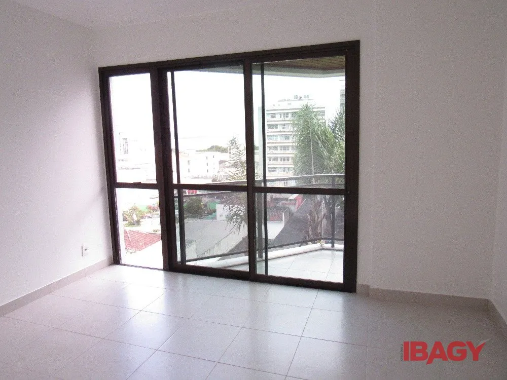 Apartment, 65 m², with a glass-enclosed balcony — photo 11