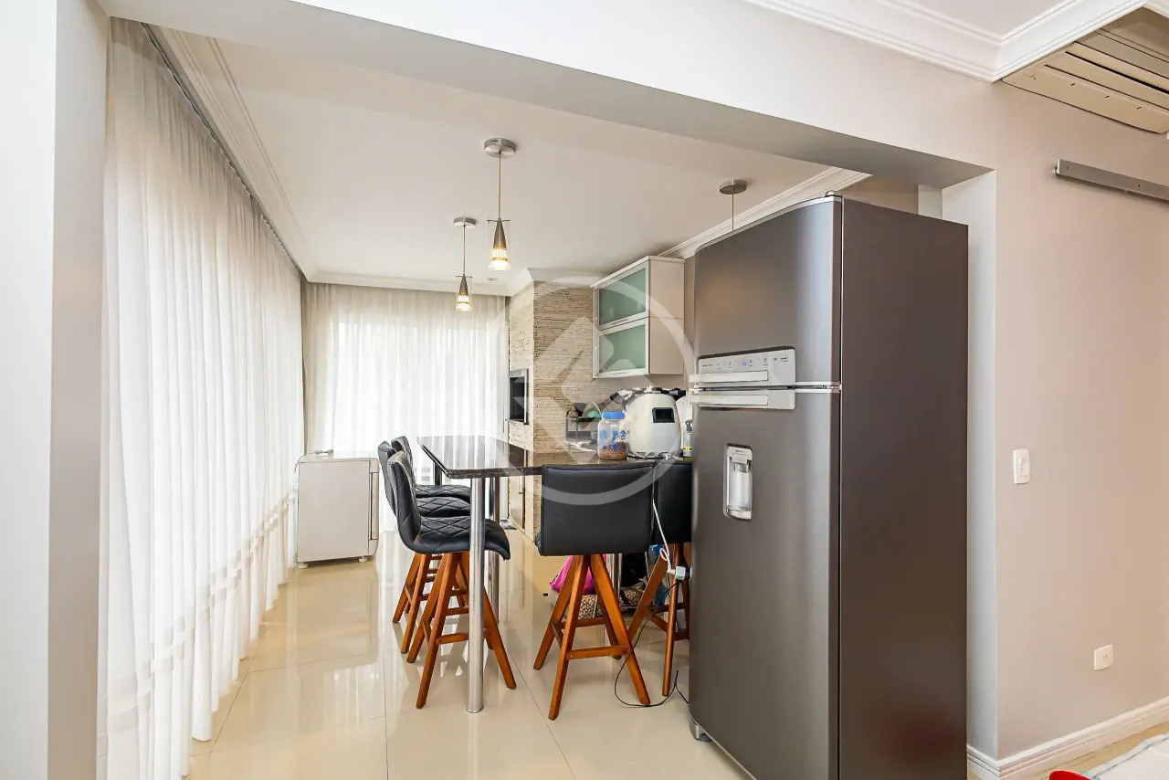 Casa em condomínio com 4 quartos e 270 m² — photo 7