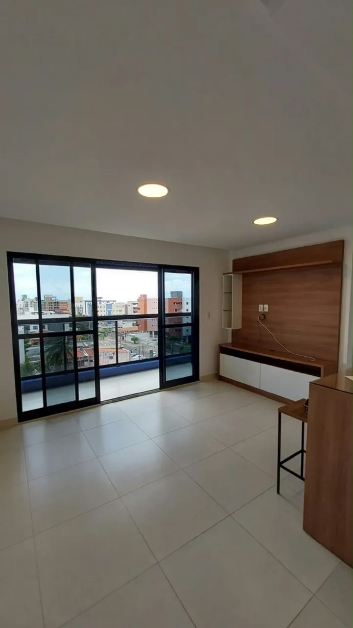 Квартира 62 м² с застеклённым балконом и видом на воду — photo 5