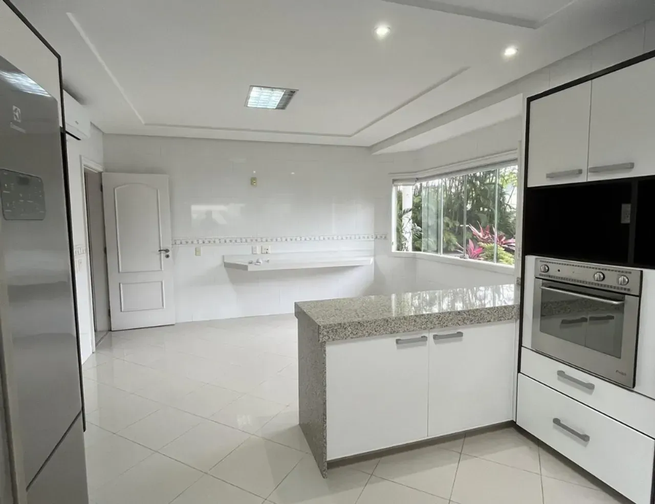 House with 5 bedrooms and 5 bathrooms, 830 m² — photo 7