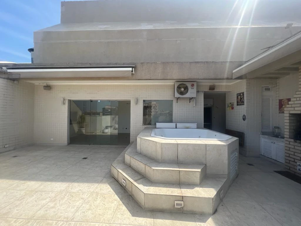 200 m² duplex apartment with 3 bedrooms and 6 bathrooms — photo 23