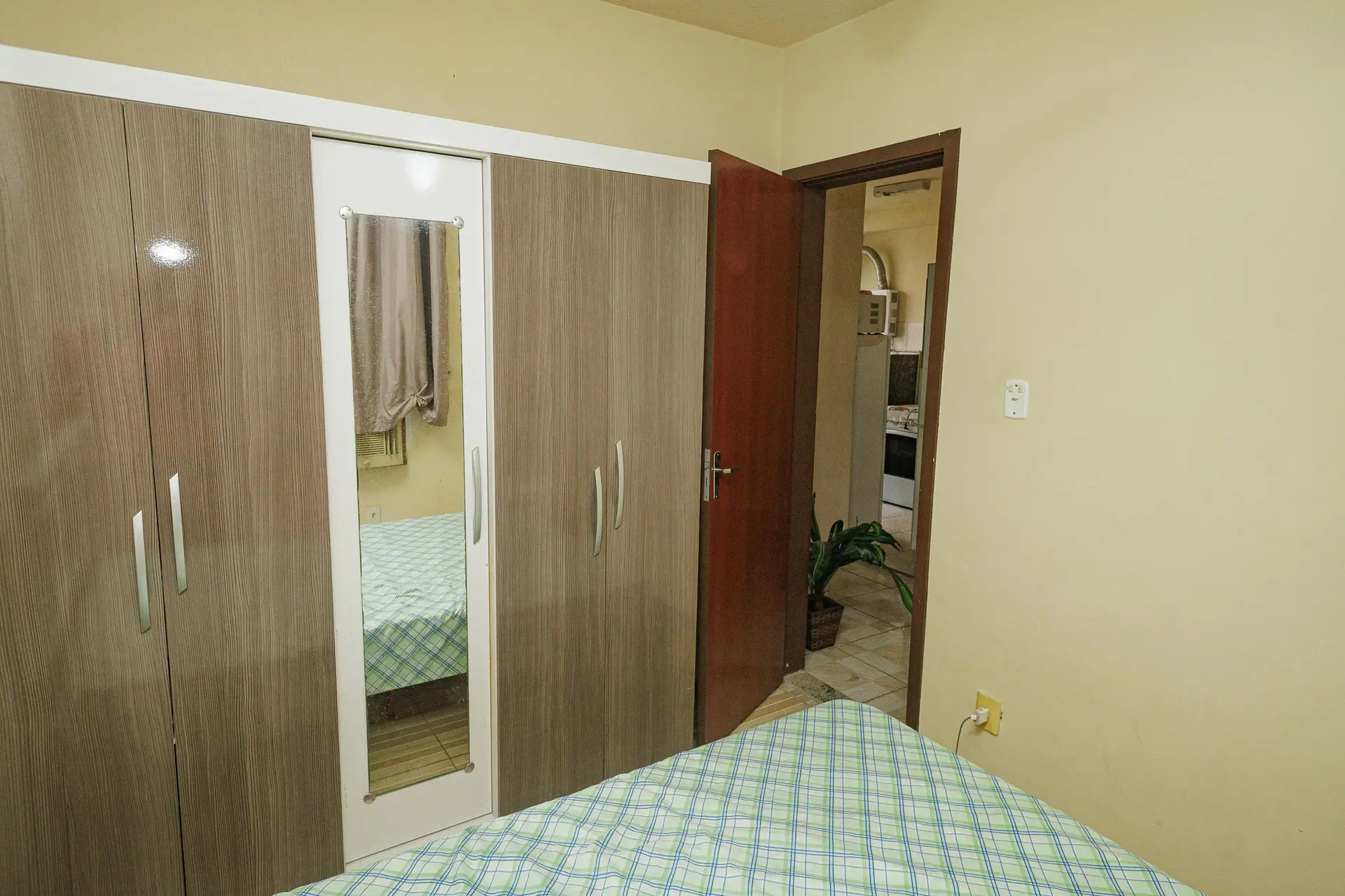 Furnished rental apartment with 2 bedrooms and 1 bath — photo 8