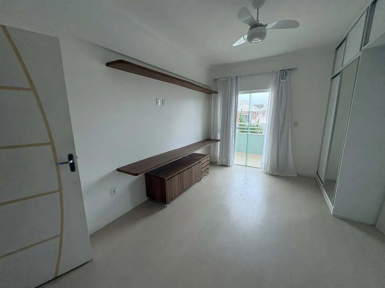 Casa de 4 quartos com espaço de home office — photo 27