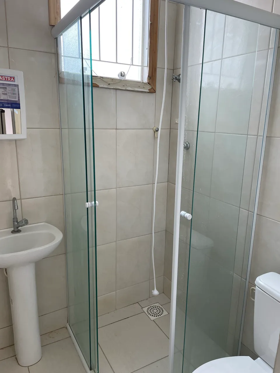 Unfurnished studio with glass shower and 1 bathroom — photo 15