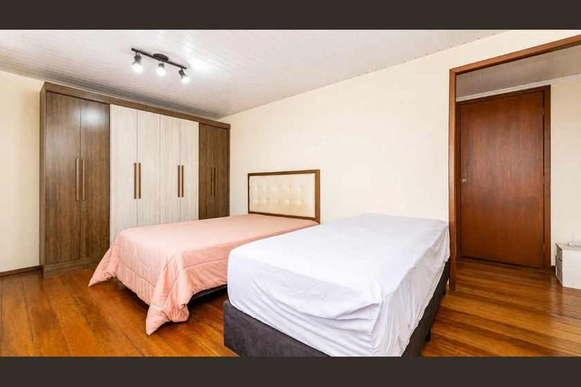 Unfurnished house with 4 bedrooms and 4 bathrooms — photo 2