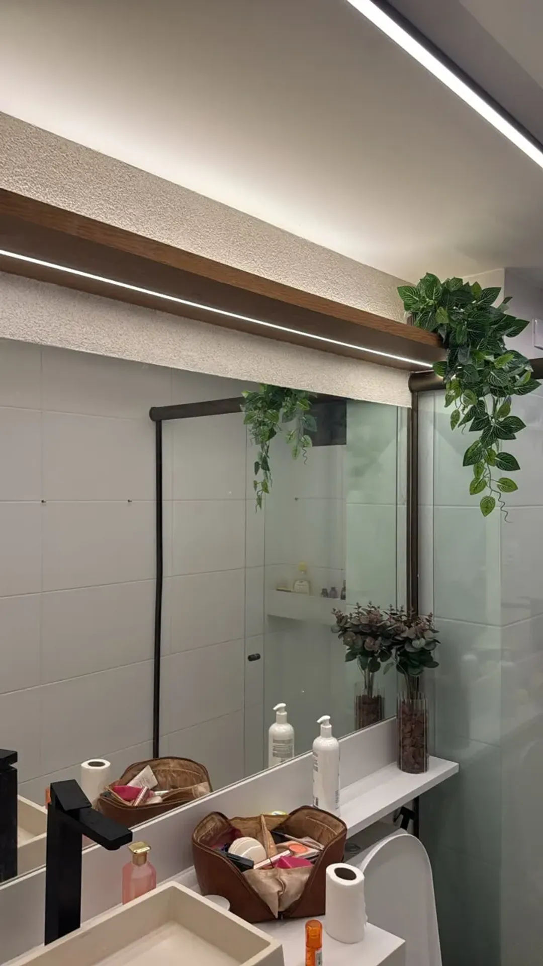 2-bedroom apartment in a building with a gym — photo 8