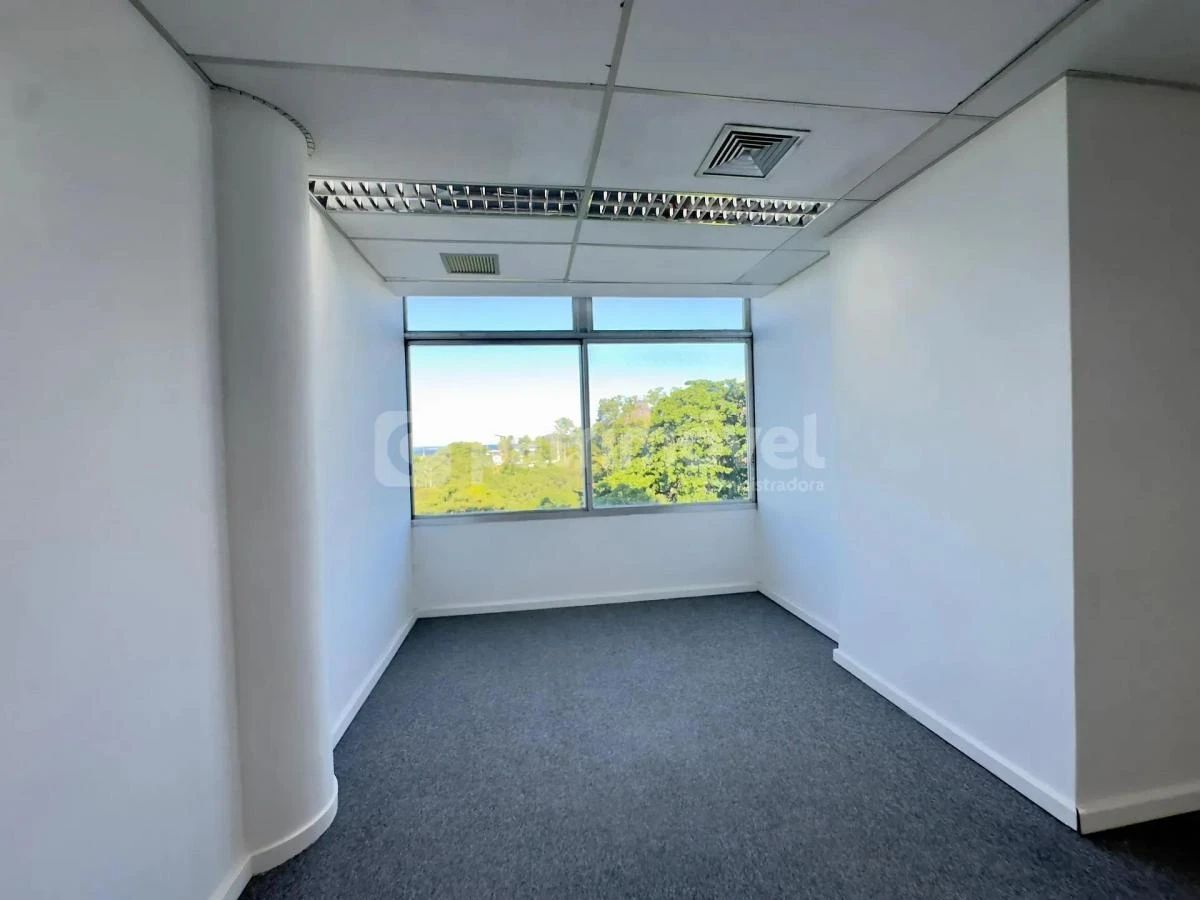 629 m² apartment with a separate kitchen and 3 bathrooms — photo 22