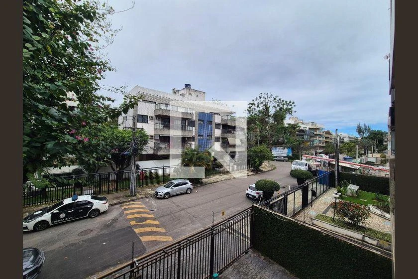 3-bedroom apartment in a building with a pool — photo 24