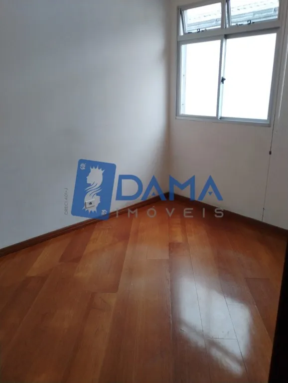 Wood or laminate floors in a 2-bedroom apartment, 79 m² — photo 10
