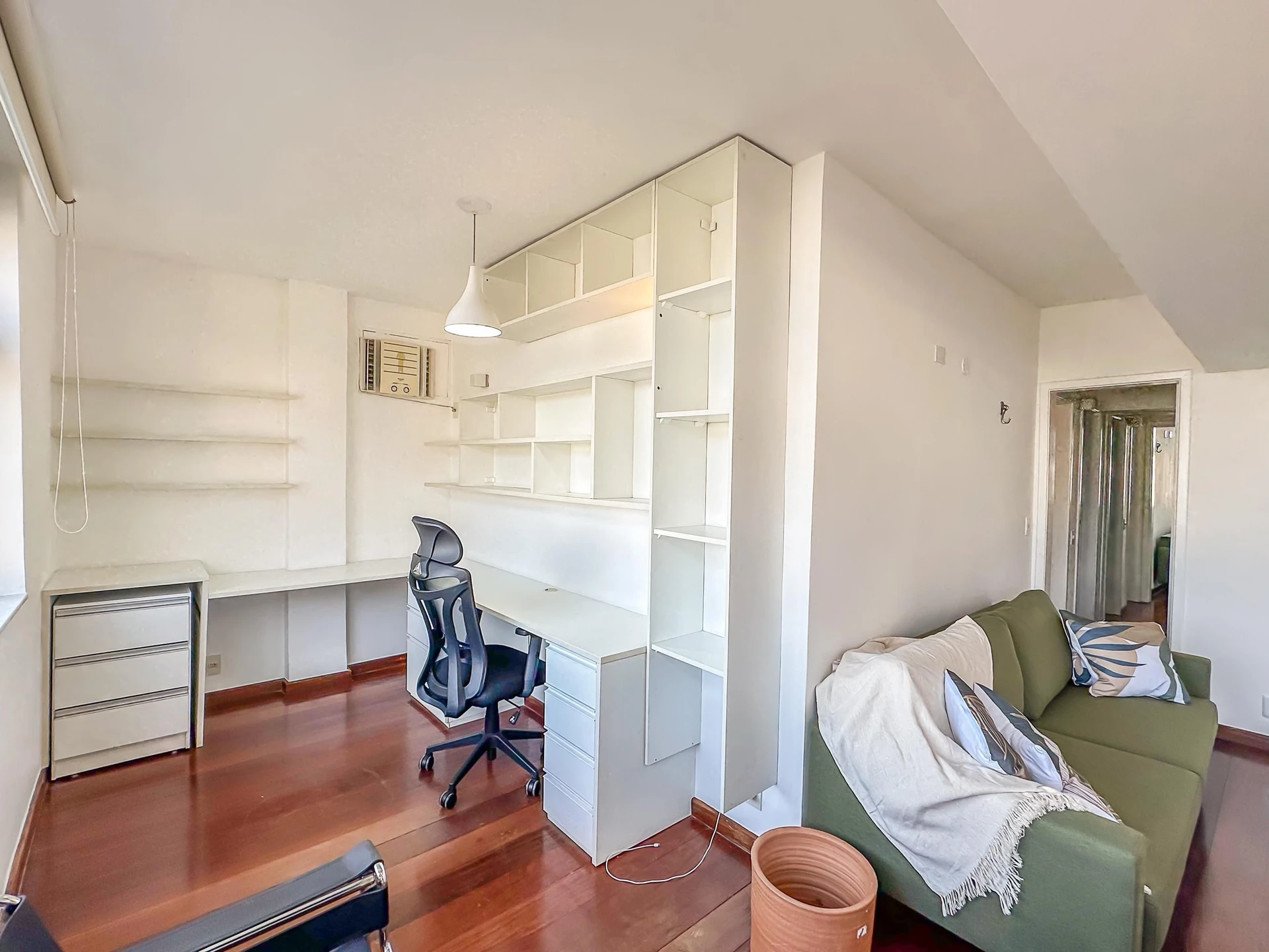 Furnished 2-bedroom apartment with open views — photo 32
