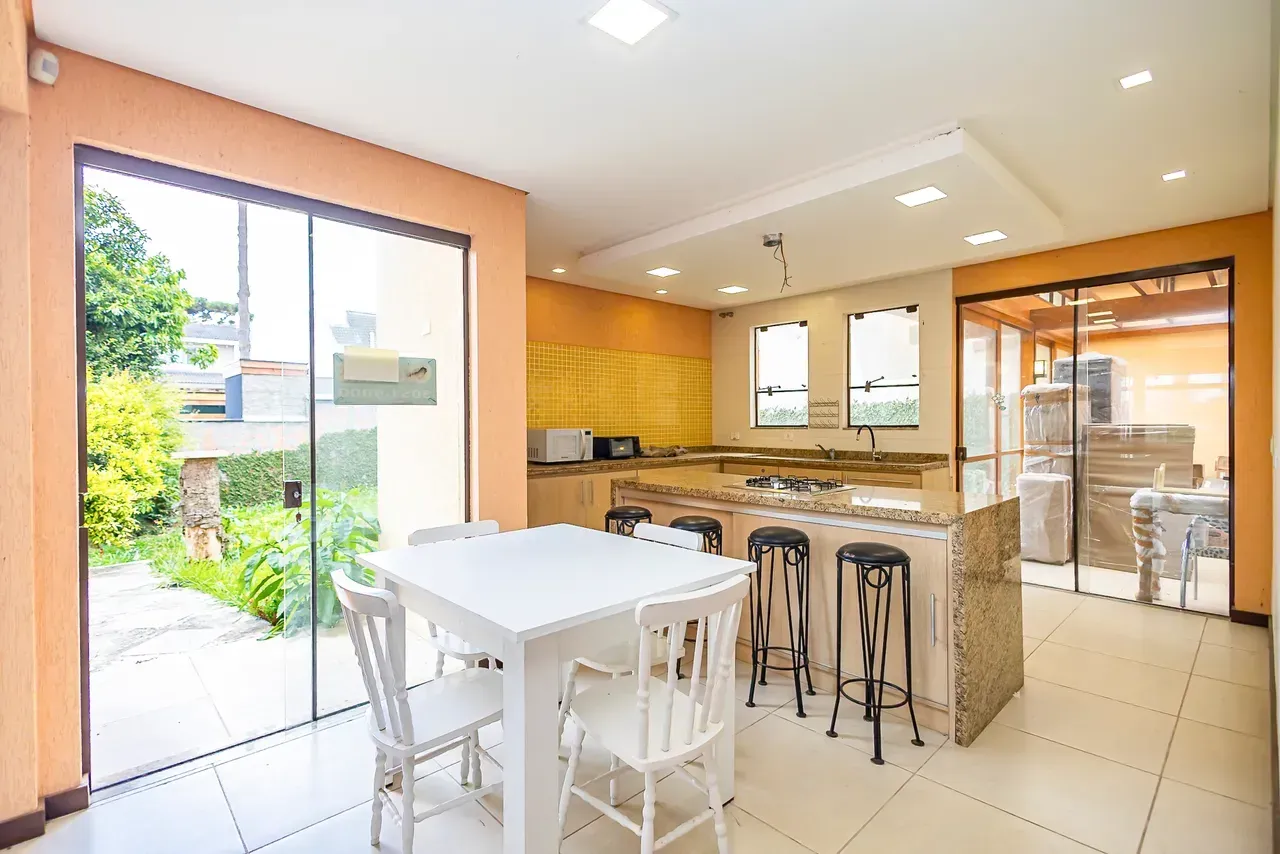 Furnished house with 5 bedrooms and 470 m² — photo 36
