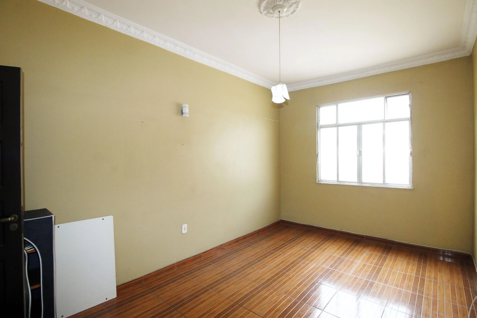 Apartamento de 2 quartos com piso de madeira ou laminado — photo 11