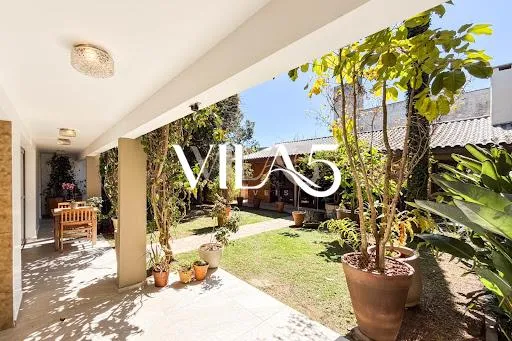 3-bedroom house with a bathtub in Curitiba — photo 54