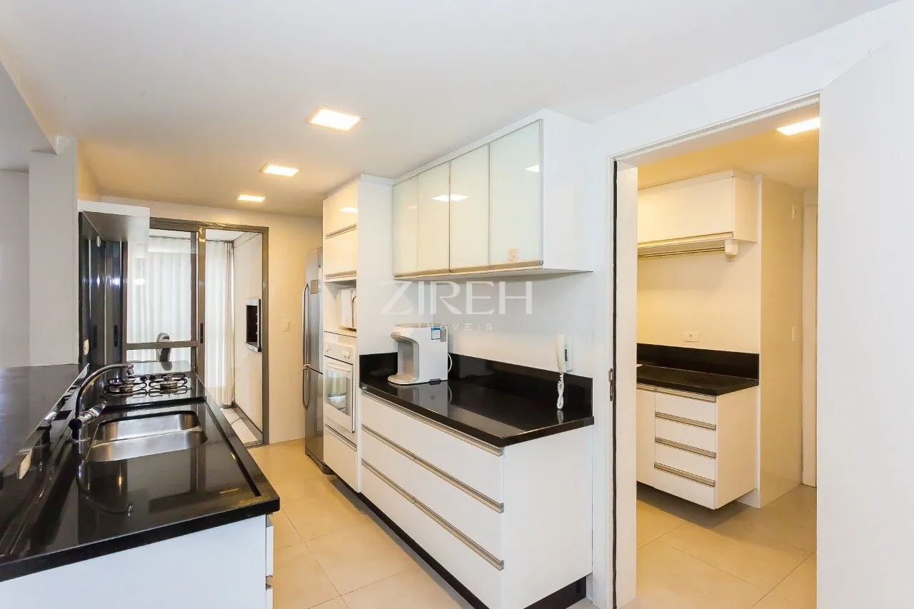 Furnished apartment with 3 bedrooms and 166 m² — photo 11