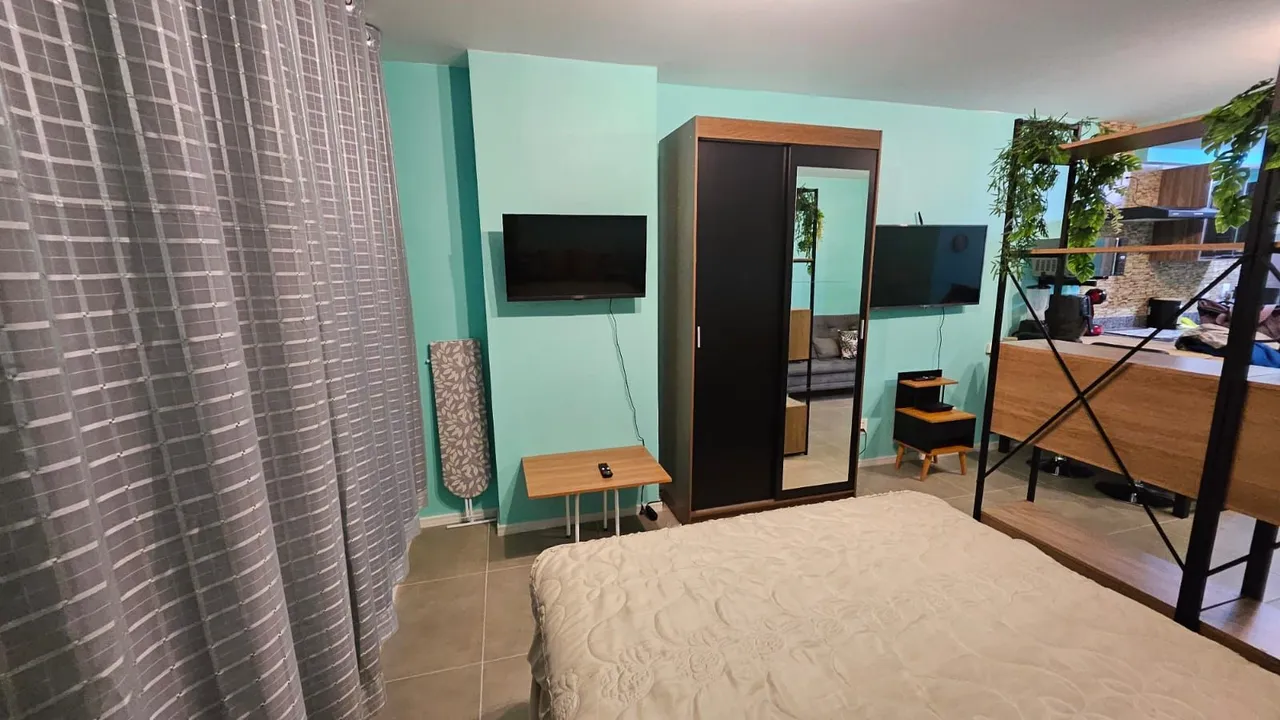 Furnished studio loft with open kitchen and 1 bathroom — photo 4