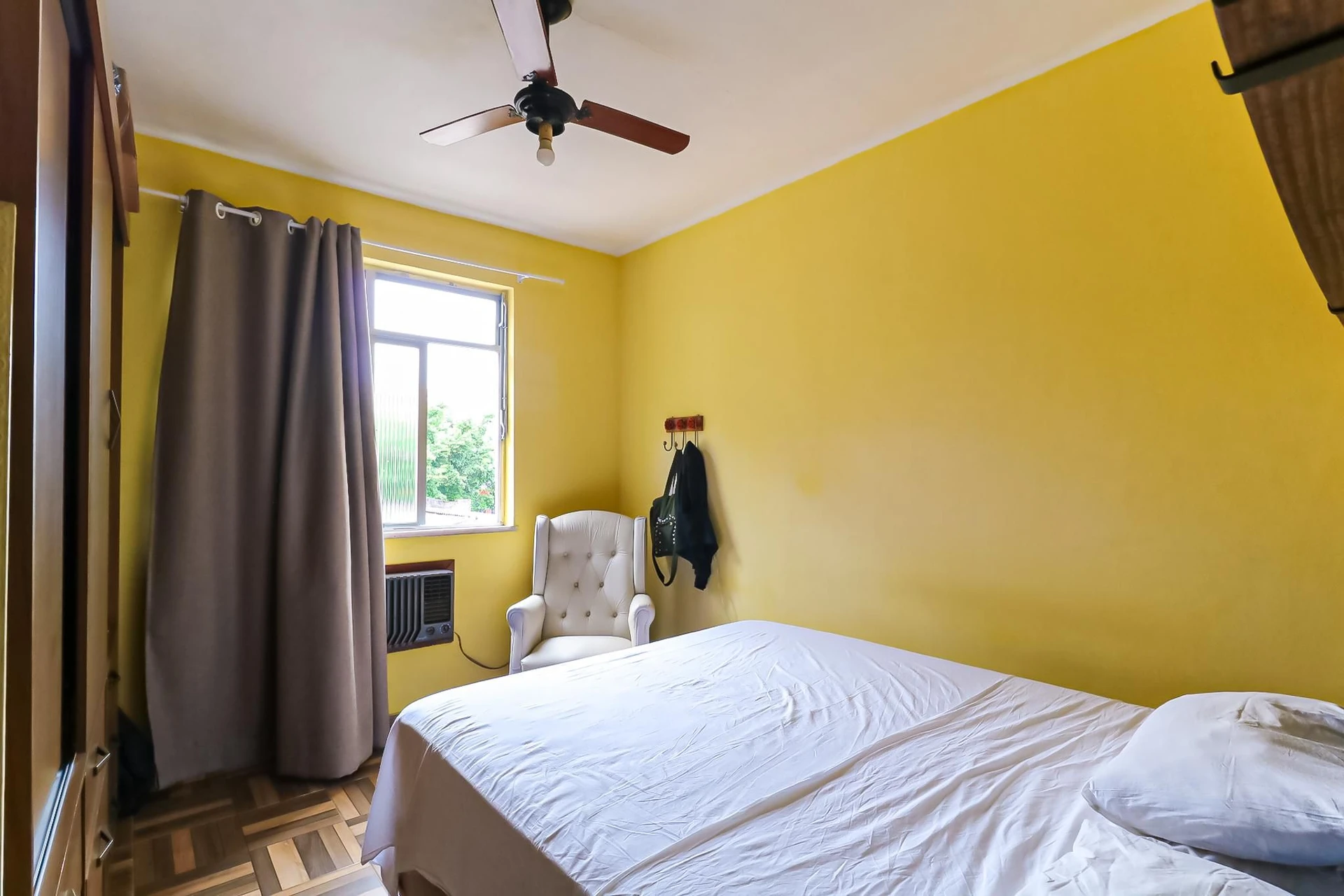 Furnished 2-bedroom apartment with open-plan kitchen — photo 3