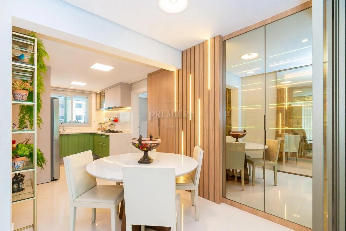 Apartment with 4 bedrooms and 5 baths, with a balcony — photo 10