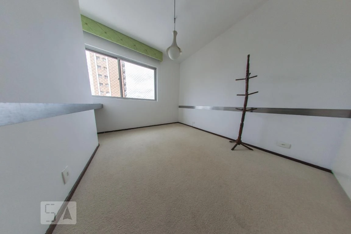 4-bedroom apartment with a walk-in closet — photo 62