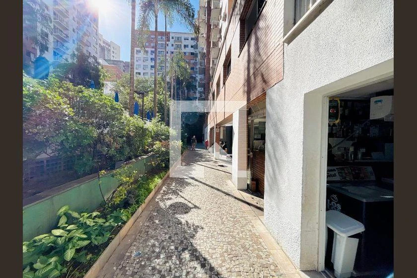 1-bedroom apartment with an open kitchen and balcony — photo 31