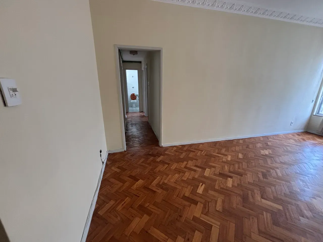 Wood or laminate floors in a 3-bedroom apartment, 100 m² — photo 14