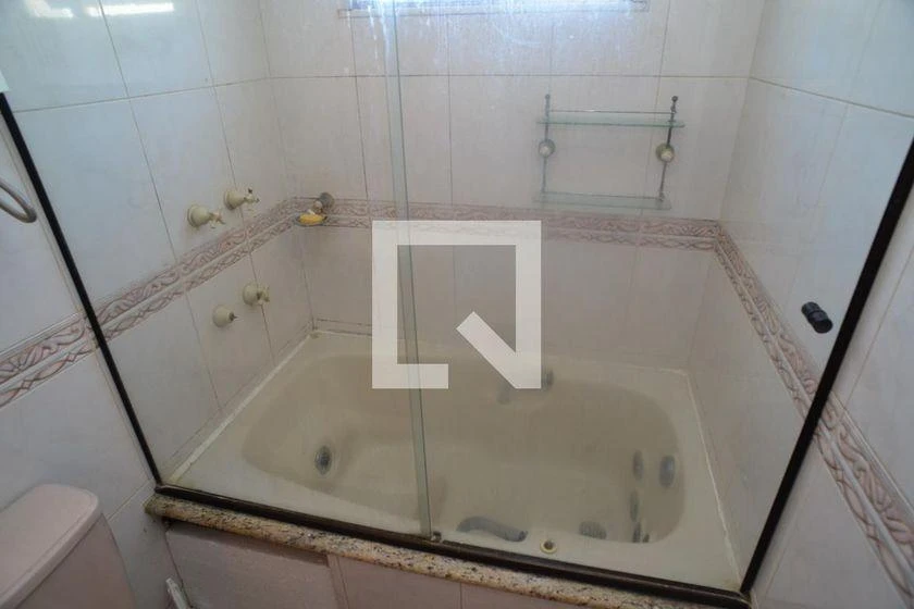 Top-floor rental with 4 bedrooms and 200 m² — photo 44