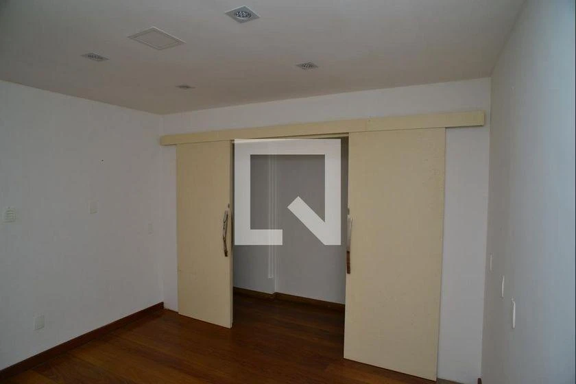 Apartamento de 4 quartos com 215 m² e varanda envidraçada — photo 29