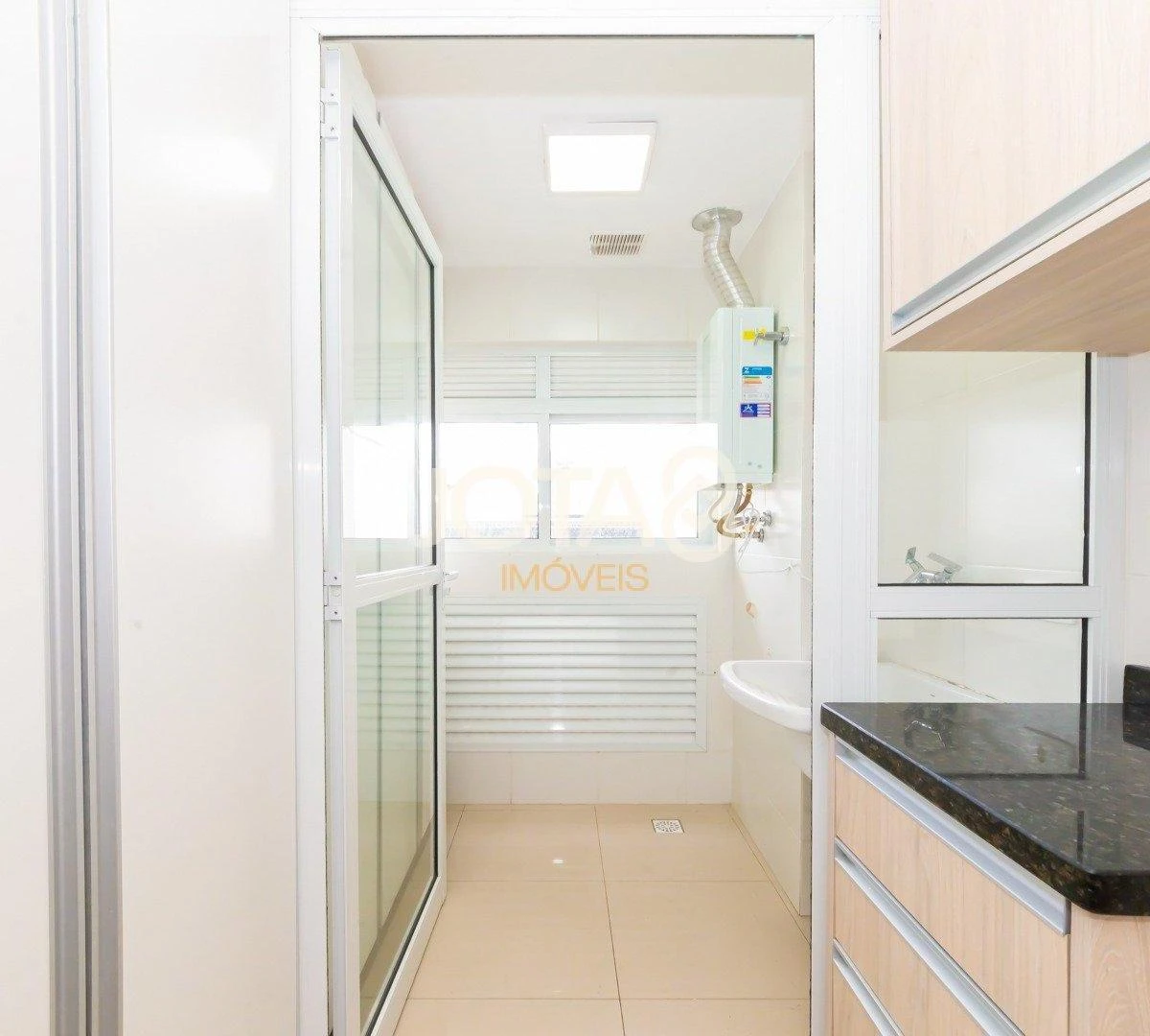 2-bedroom apartment in a building with a gym — photo 23