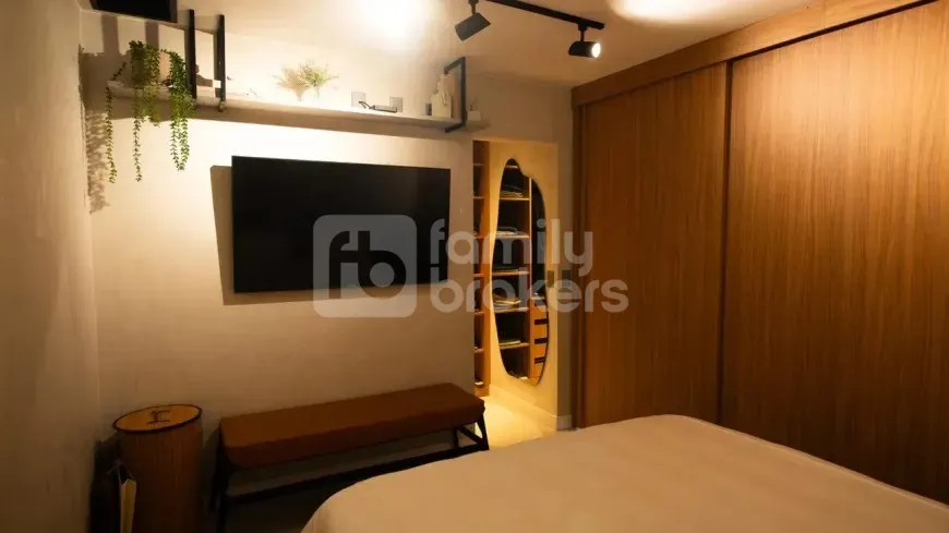 2-bedroom apartment with a glass-enclosed balcony — photo 4