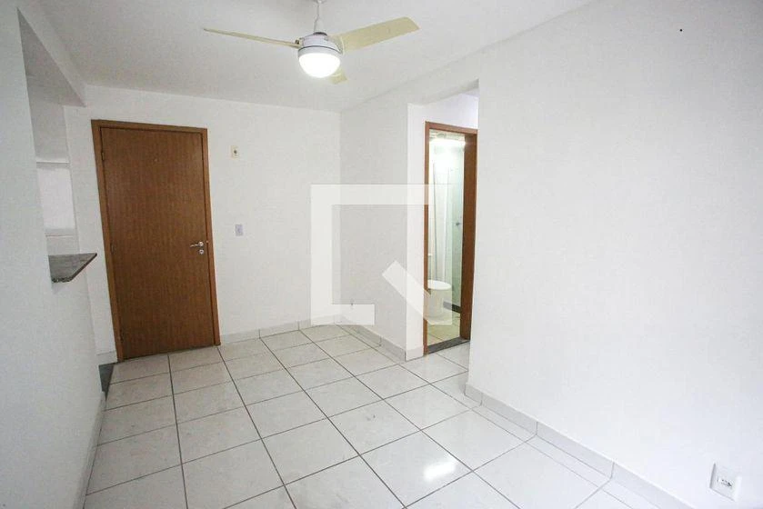 2-bedroom apartment in a building with a gym — photo 9