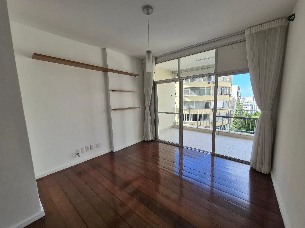 3-bedroom apartment with a mountain view in Rio de Janeiro — photo 19