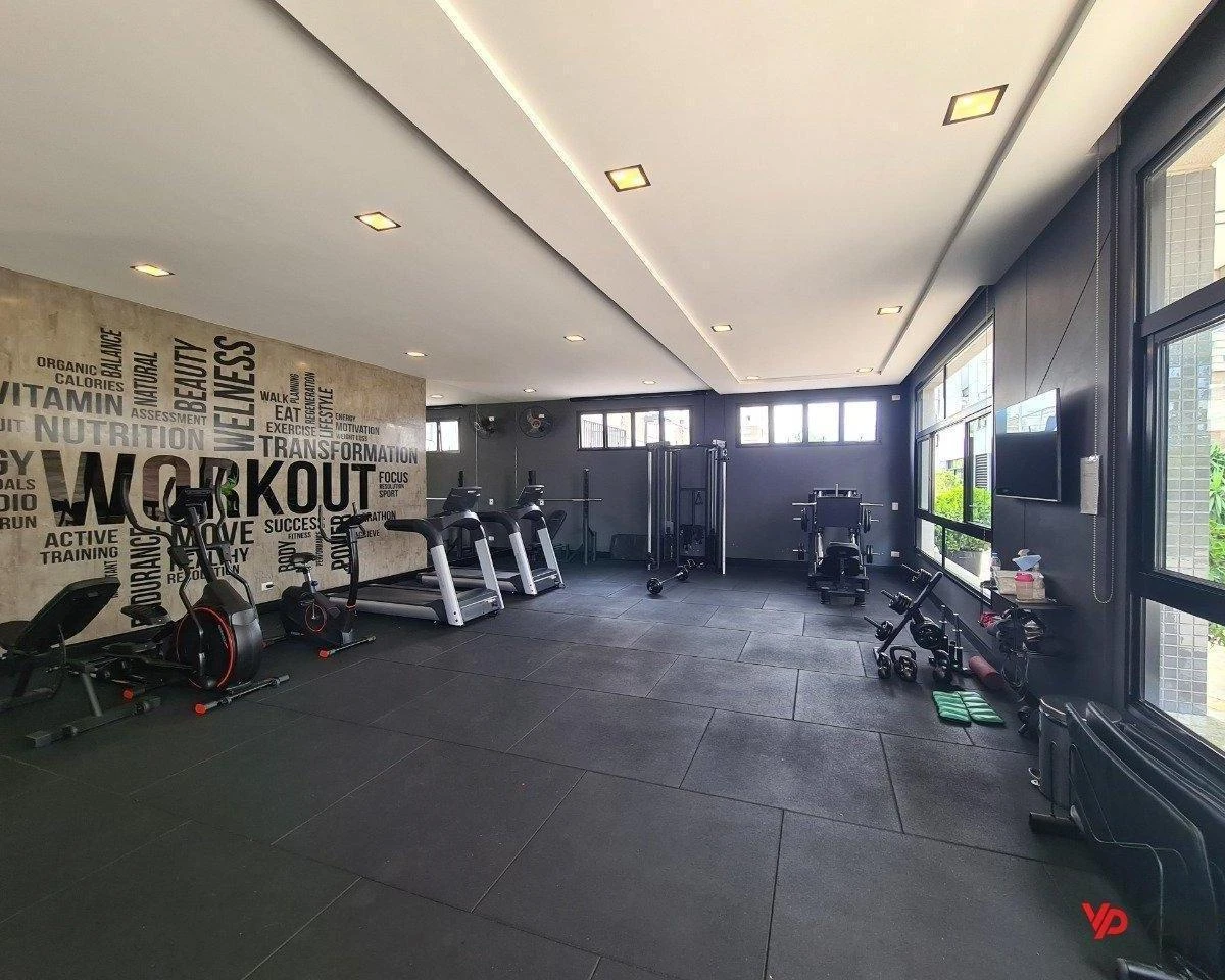 2-bedroom apartment in a building with a gym — photo 38