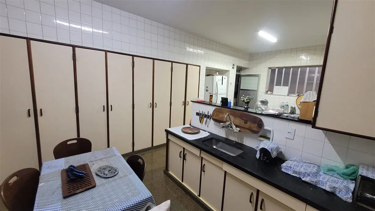 4-bedroom apartment with 280 m² and a glassed balcony — photo 33