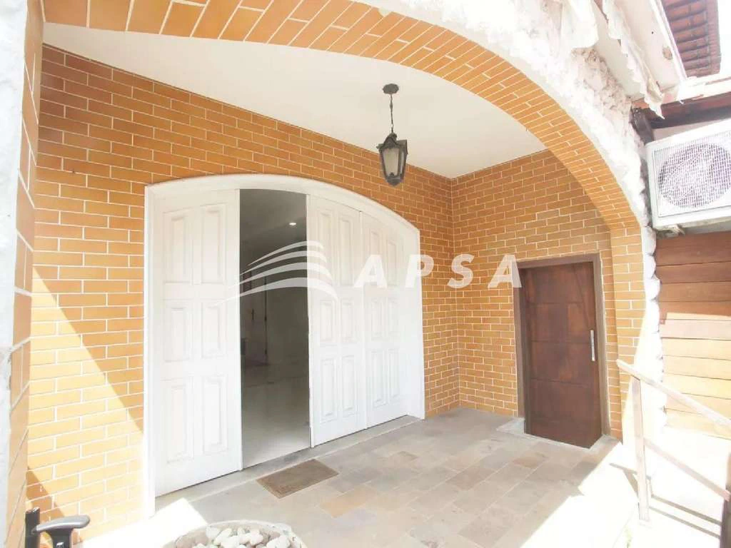 Duplex house with 4 bedrooms, 5 baths and a gas stove — photo 13