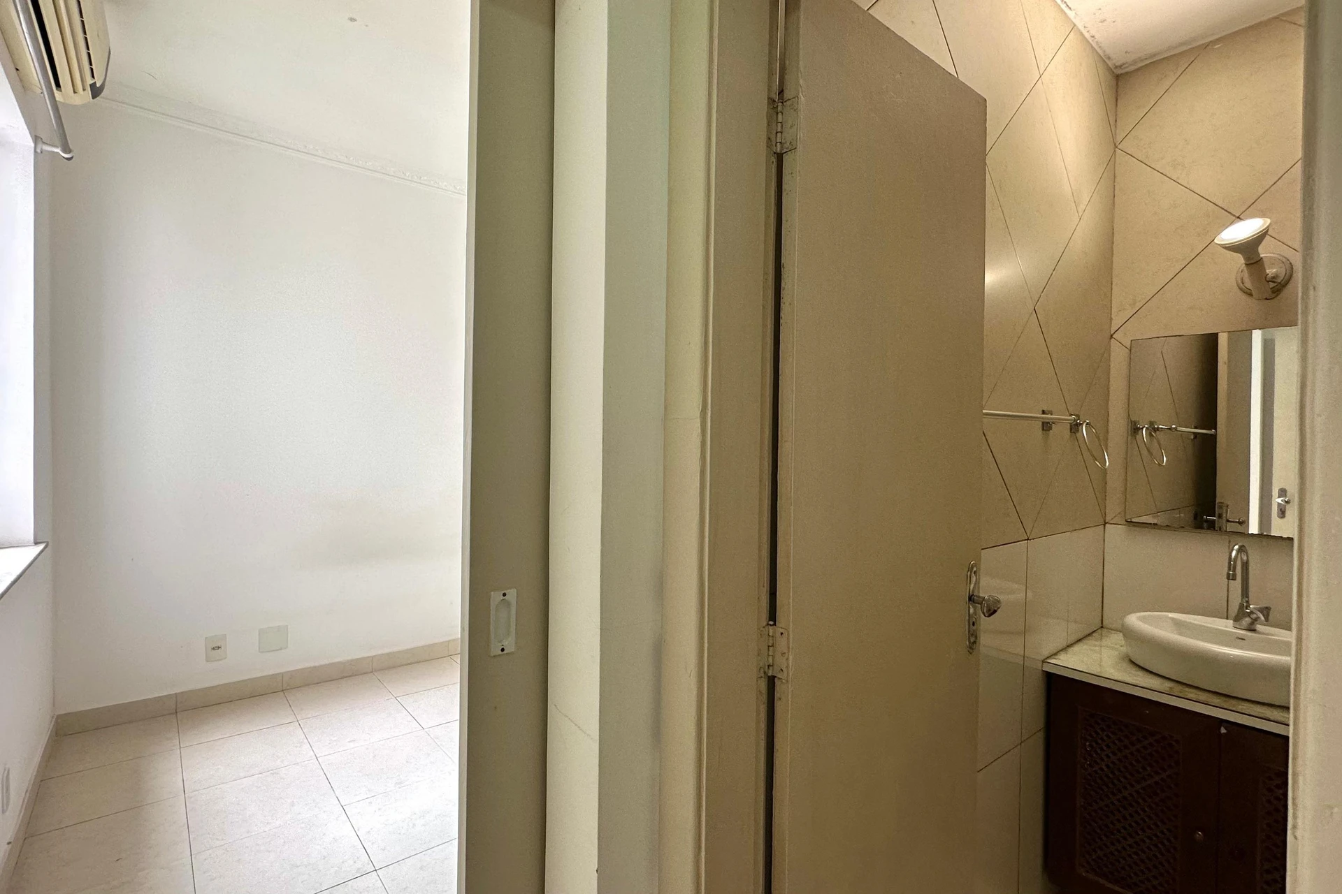 2-bedroom apartment with a mountain view in Rio de Janeiro — photo 30