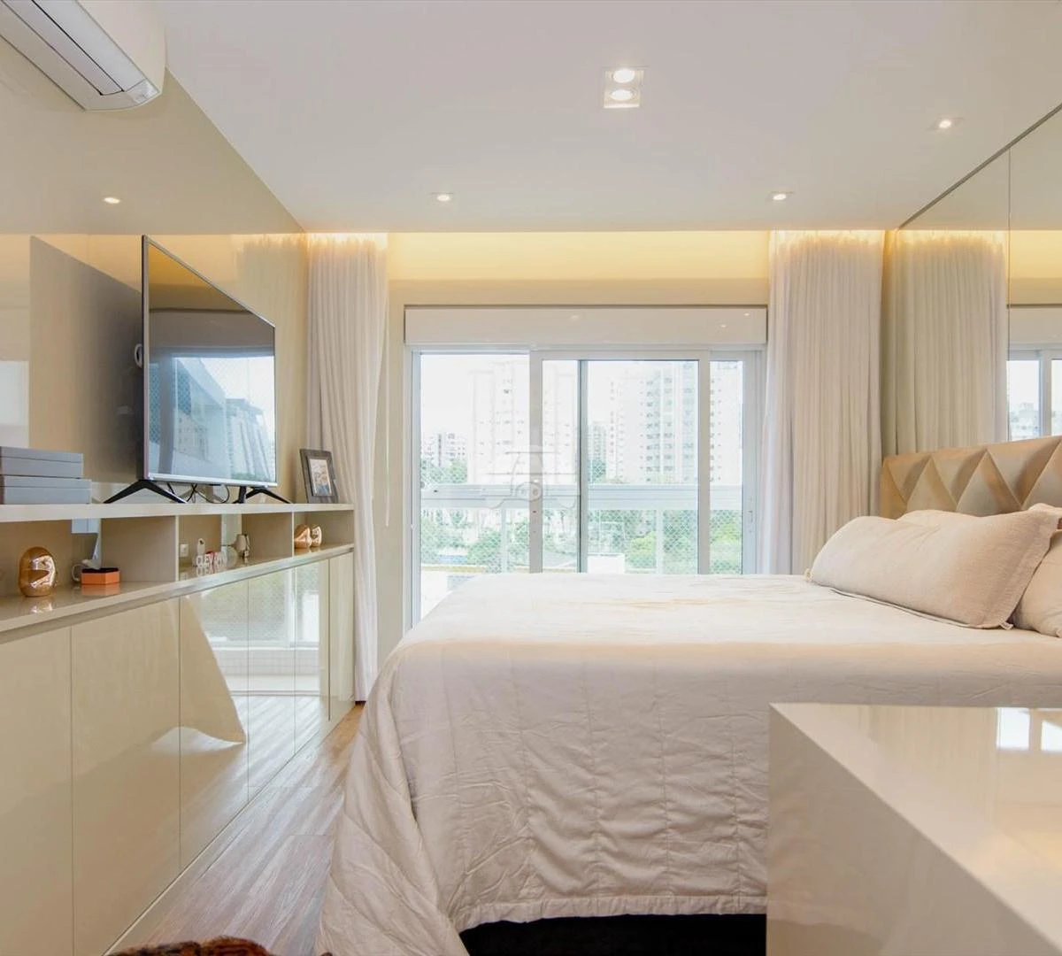 Furnished 3 en-suite apartment with open-plan kitchen — photo 24