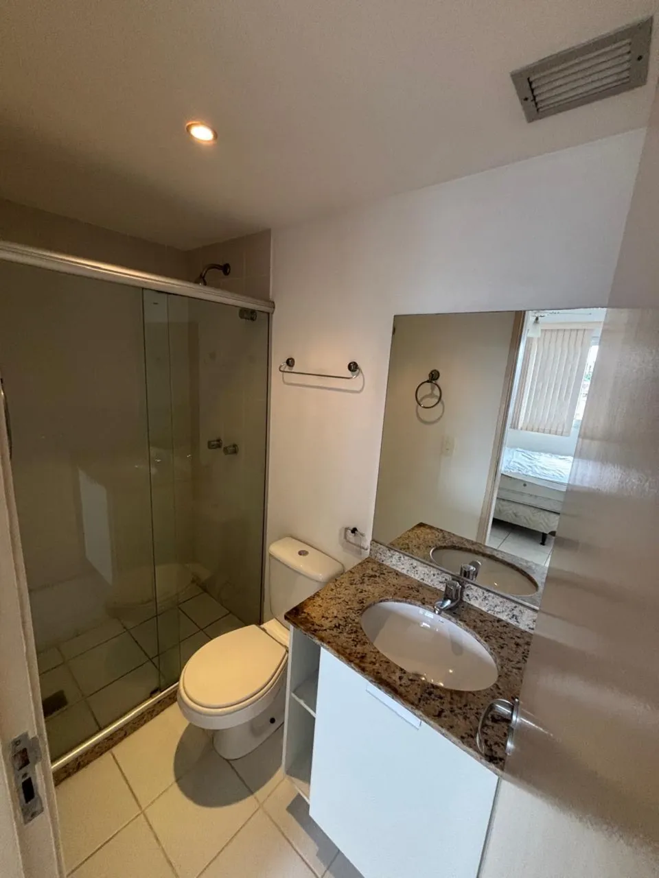 Apartamento vazio com 2 quartos e varanda — photo 16