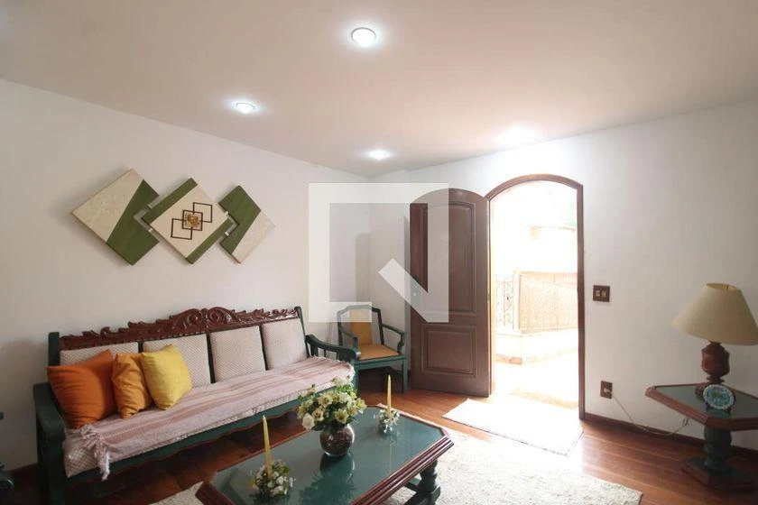 Casa mobiliada para aluguel com 2 quartos e varanda