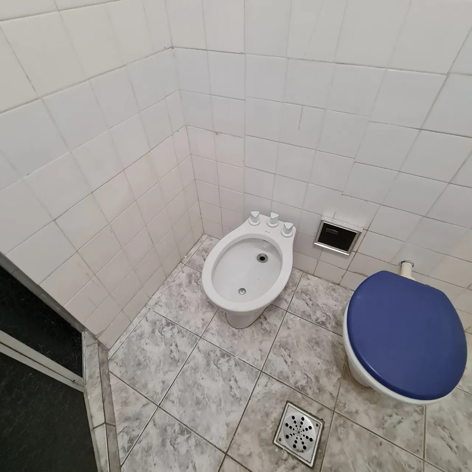 Apartment on the 9th floor with wood or laminate floors — photo 8