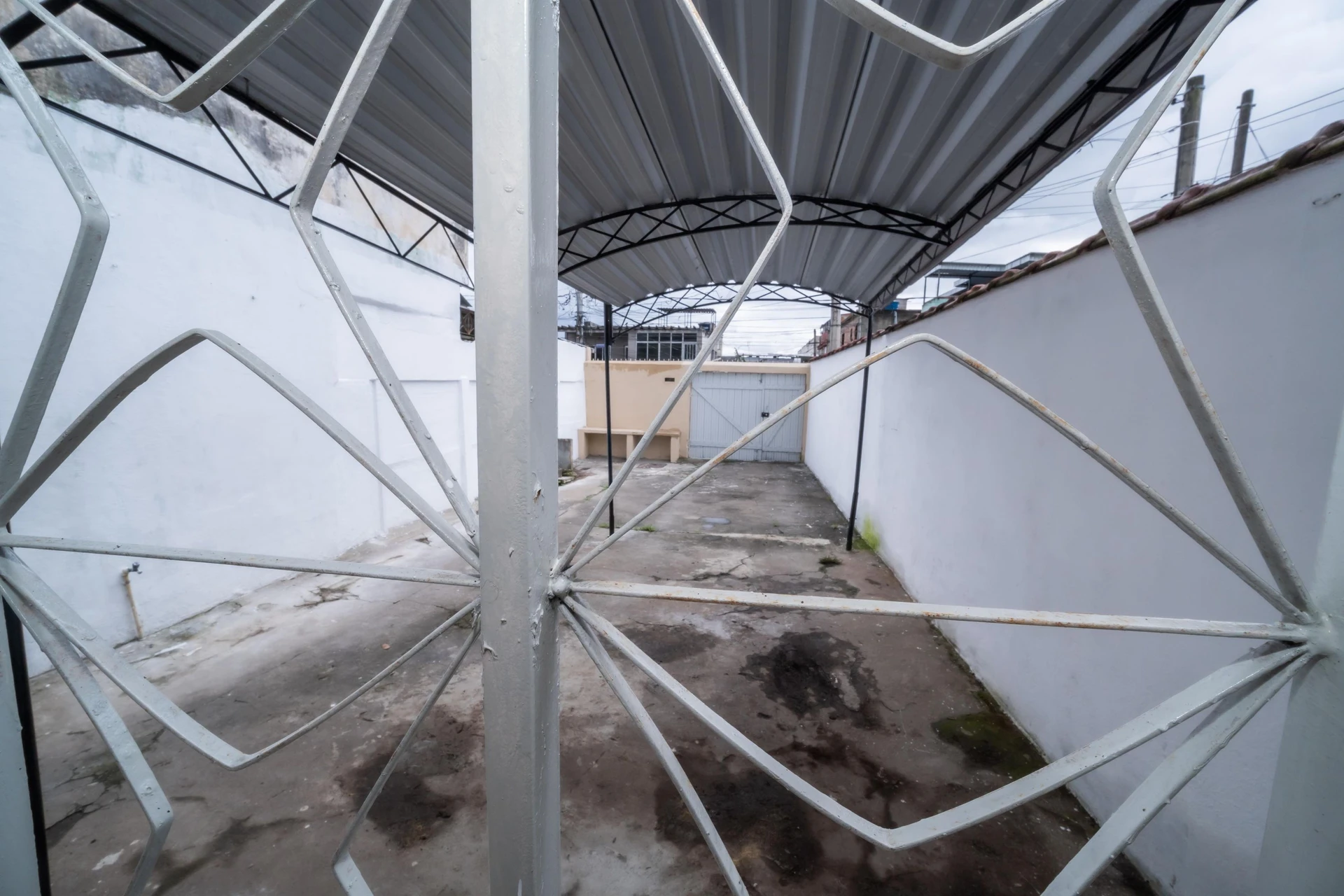 2-bedroom house with a garden — photo 4